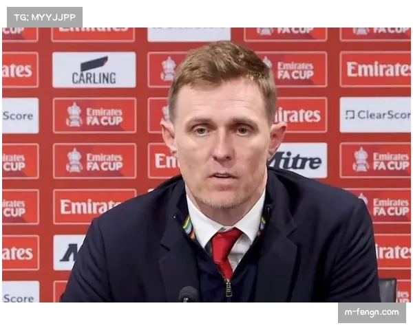 争议与荣耀：曼联遭逆转夜，弗莱彻战术调整功过剖析